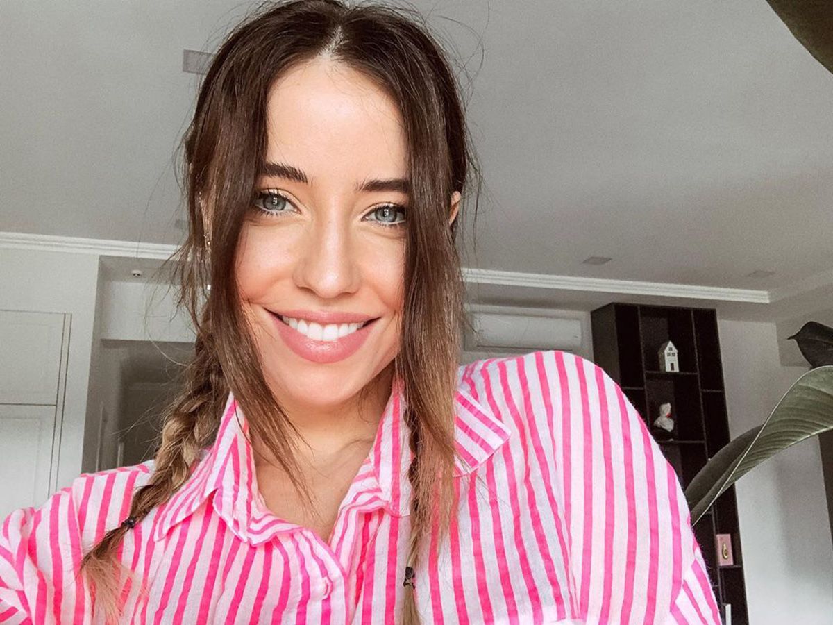 Спокуслива Надя Дорофєєва стала брюнеткою