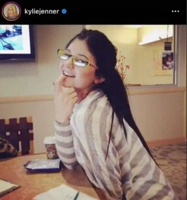 Кайлі Дженнер не впізнали на її перших знімках в Instagram - фото 433816