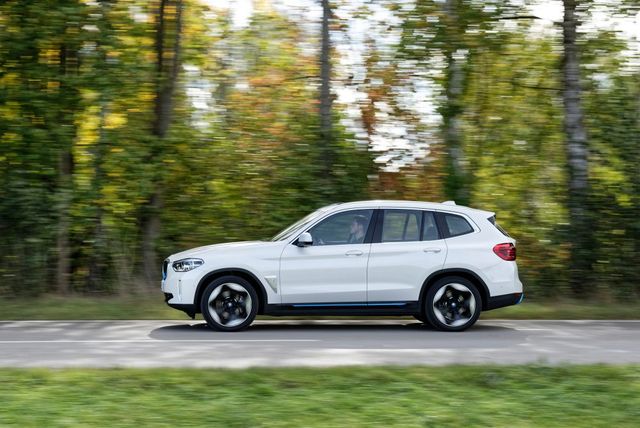 Представлено електричний позашляховик BMW iX3: ціни й особливості новинки - фото 433846