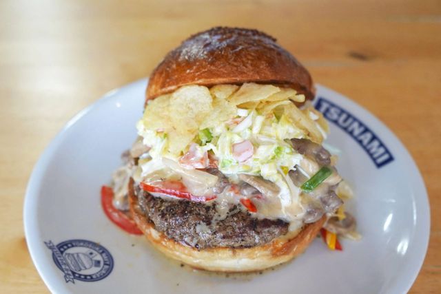 У Японії почали продавати 'Байден бургер': що у нього входить - фото 434077