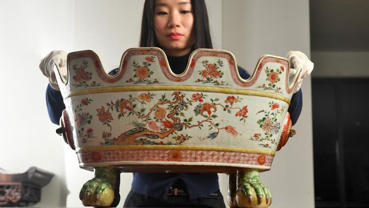 Пенсіонери знайшли у себе вдома чашу вартістю понад 130 тисяч доларів: фото