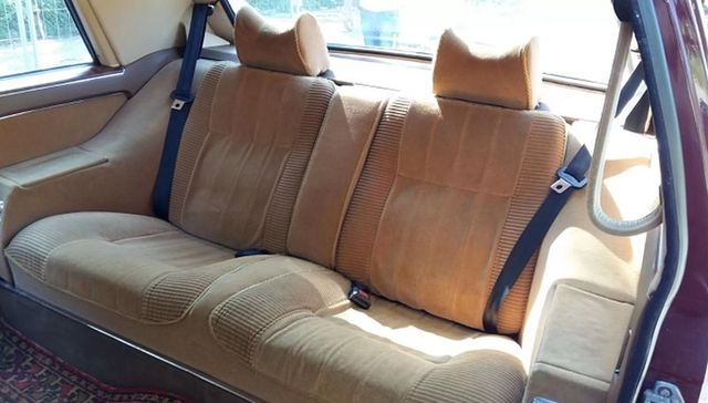 Цю Чайку Брежнєва продають за 4 мільйони гривень - фото 434252