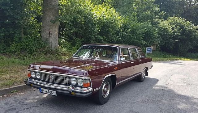 Цю Чайку Брежнєва продають за 4 мільйони гривень - фото 434253