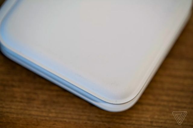 Блогери розкритикували безпровідну зарядку Apple MagSafe Duo Charger: що з нею не так? - фото 434348