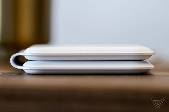 Блогери розкритикували безпровідну зарядку Apple MagSafe Duo Charger: що з нею не так? - фото 434349