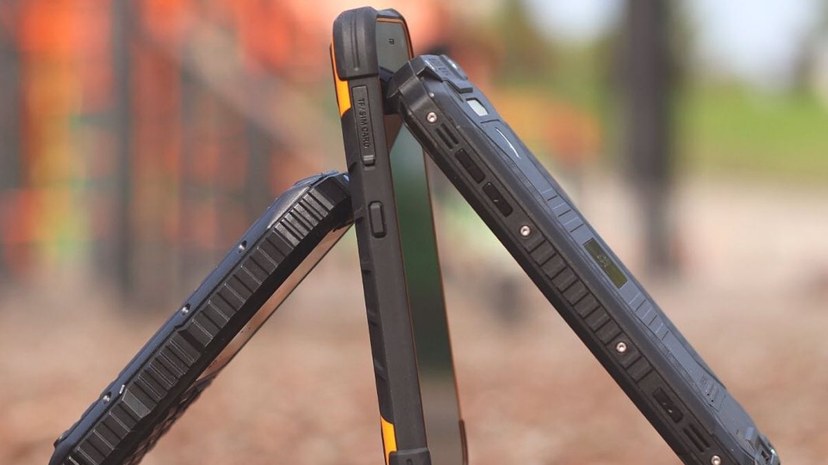 ТОП 5 смартфонів-павербенків, які не підведуть у найвідповідальніший момент