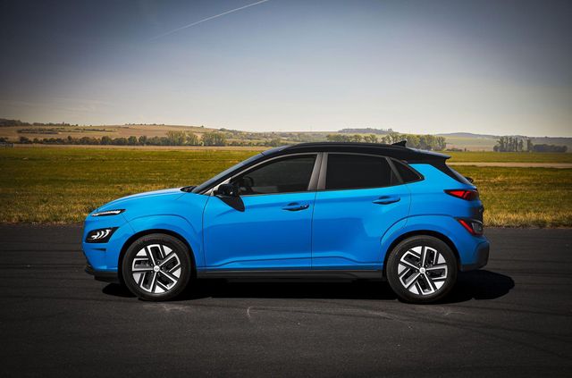 Представлено оновлений електрокросовер Hyundai Kona: він отримав 'розумну' зарядку - фото 434535