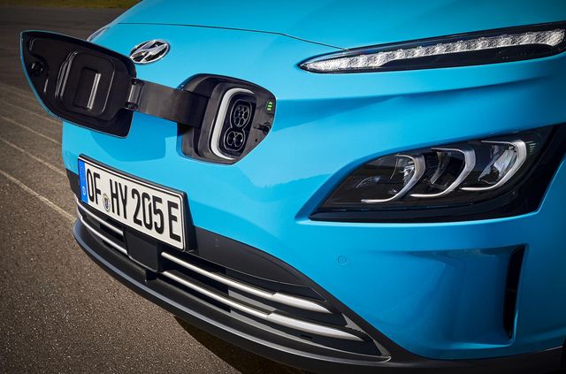 Представлено оновлений електрокросовер Hyundai Kona: він отримав 'розумну' зарядку - фото 434543