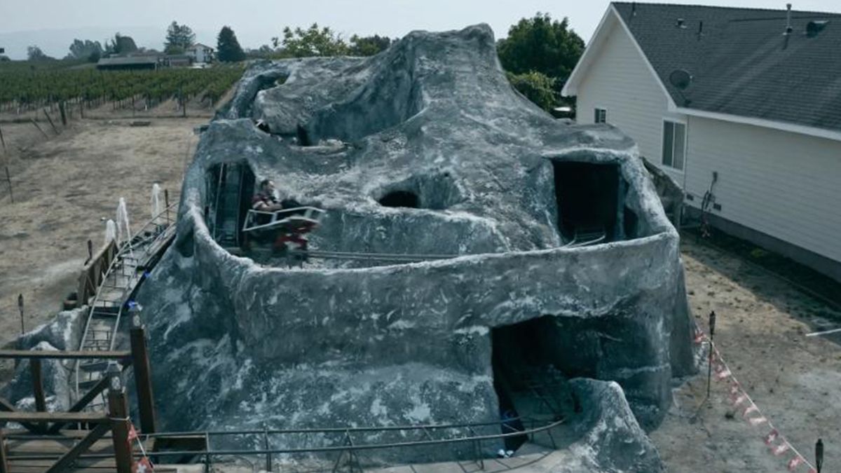 Американець побудував у себе на задньому дворі копію диснеївських американських гірок