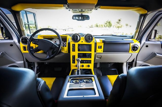 Наче з голлівудських бойовиків: дивіться, як виглядає гігантський Hummer - фото 434606