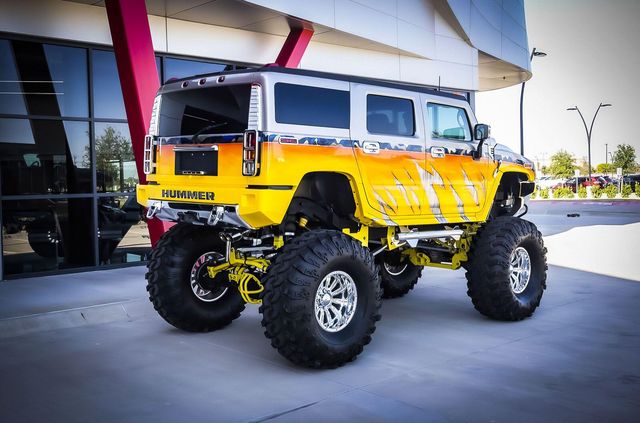 Наче з голлівудських бойовиків: дивіться, як виглядає гігантський Hummer - фото 434607