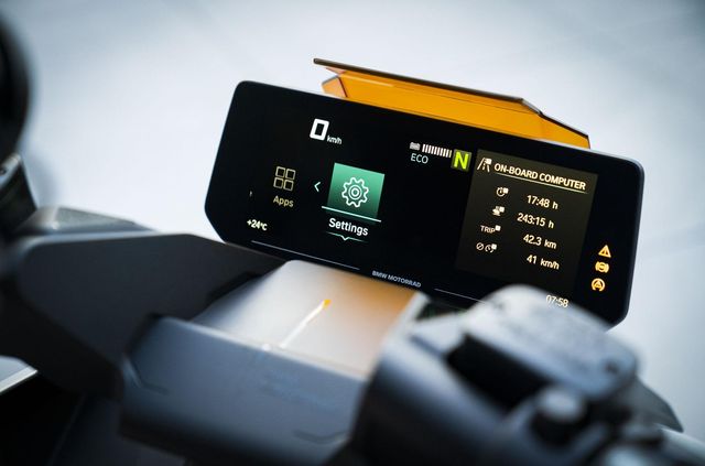 BMW представила електроскутер майбутнього: він виглядає круто - фото 434687