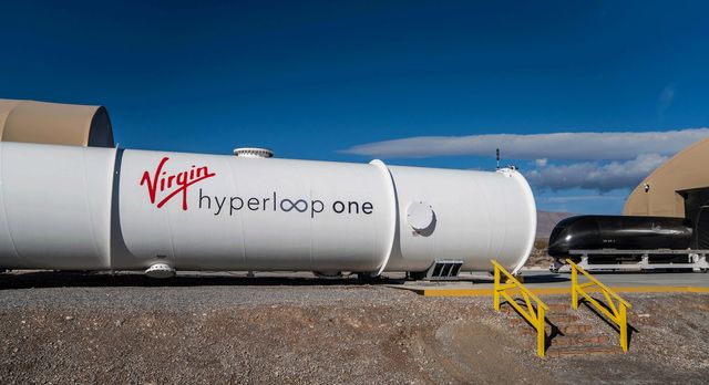Virgin Hyperloop провела перші пасажирські перевезення: як це було - фото 434778