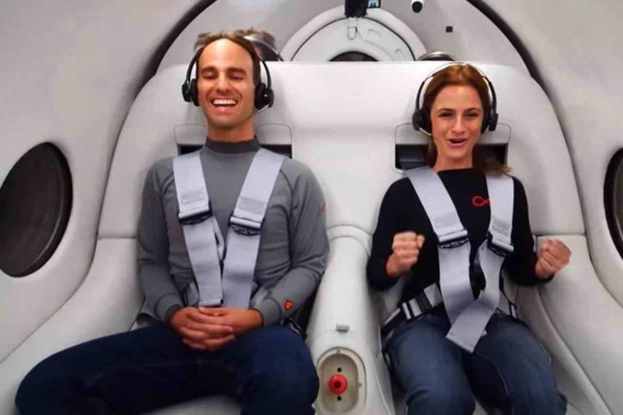 Virgin Hyperloop провела перші пасажирські перевезення: як це було