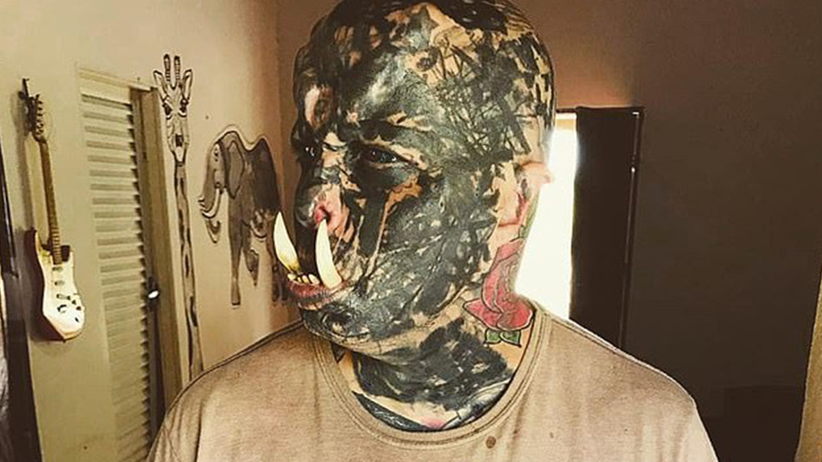 Фанат кіберспорту зробив кілька операцій, щоб бути схожим на монстра з гри: фотопорівняння