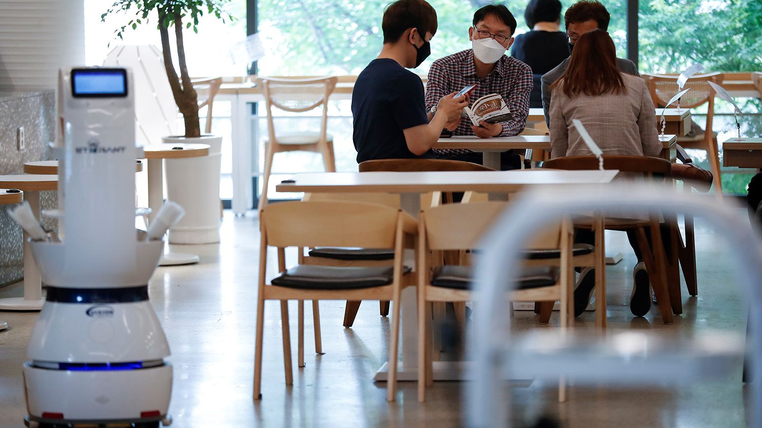 Як відвідування ресторанів впливає на поширення COVID-19