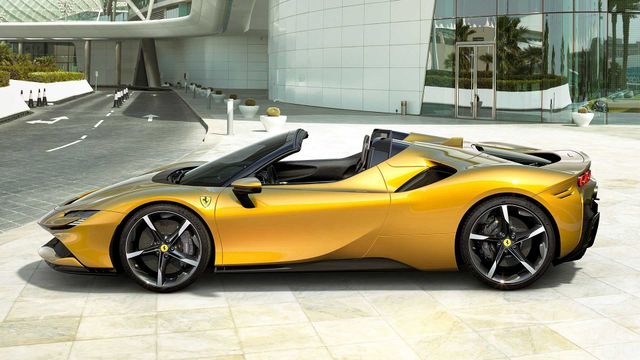 Найшвидший суперкар Ferrari показали на офіційних фото - фото 434869