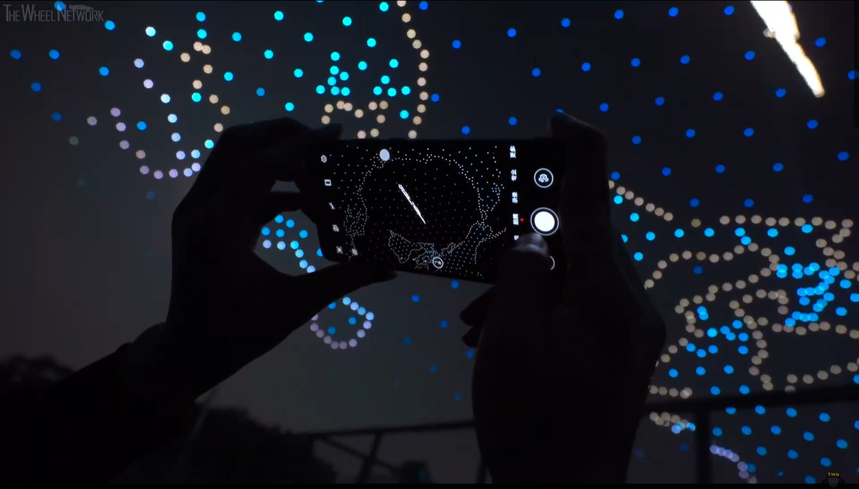 Volkswagen провела футуристичну презентацію кросовера ID.4 - фото 1