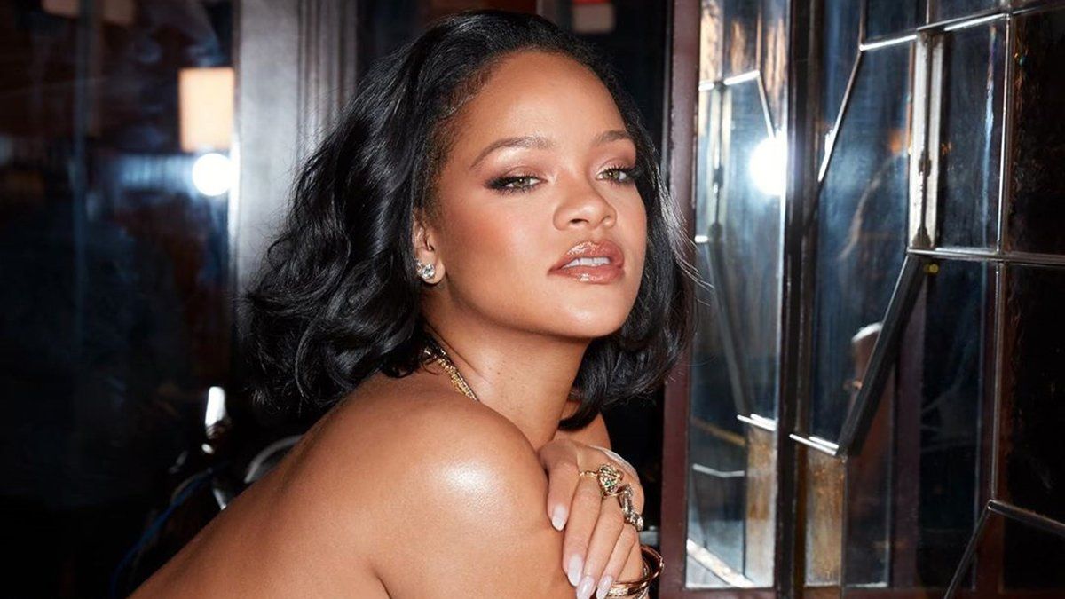 Ріанна почала випускати взуття: перші фото модної новинки