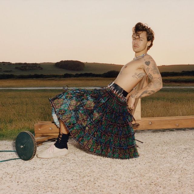 Гаррі Стайлс став першим чоловіком на обкладинці американського Vogue: сміливі фото - фото 435197