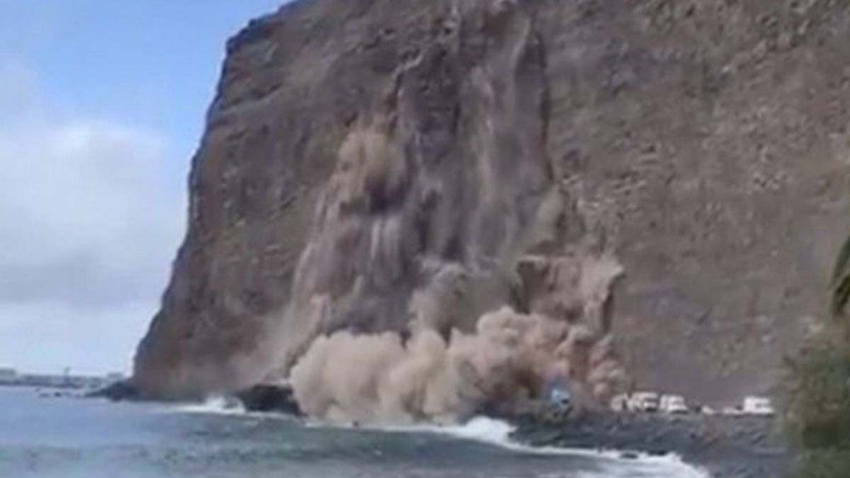 На Канарах обвалилася скеля в океан - фото 1