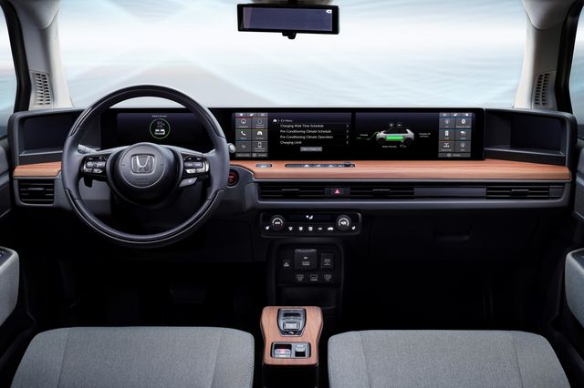 Компактний та стильний електромобіль Honda е став автомобілем року у Німеччині - фото 435345