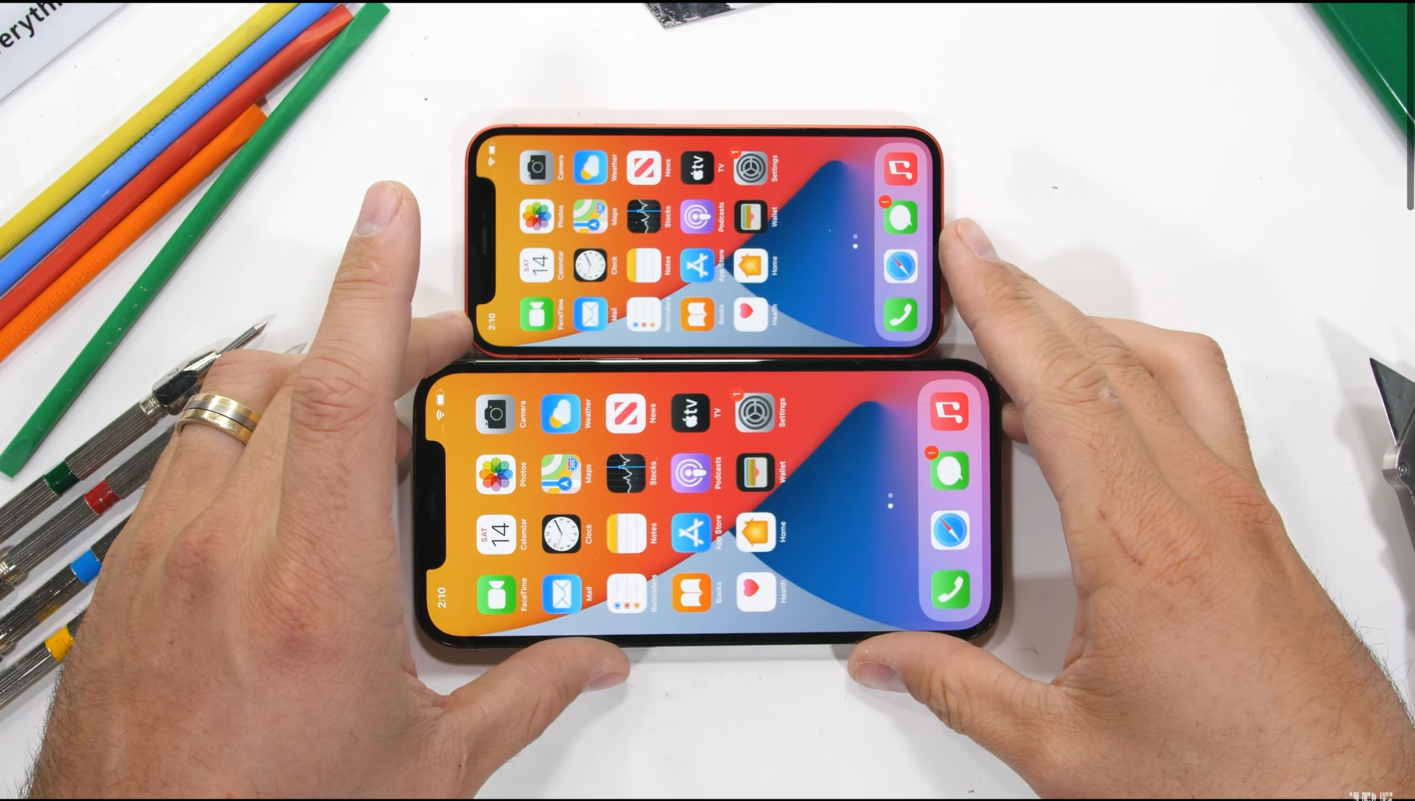 iPhone 12 Pro Max й iPhone 12 mini пройшли випробування на міцність: відео