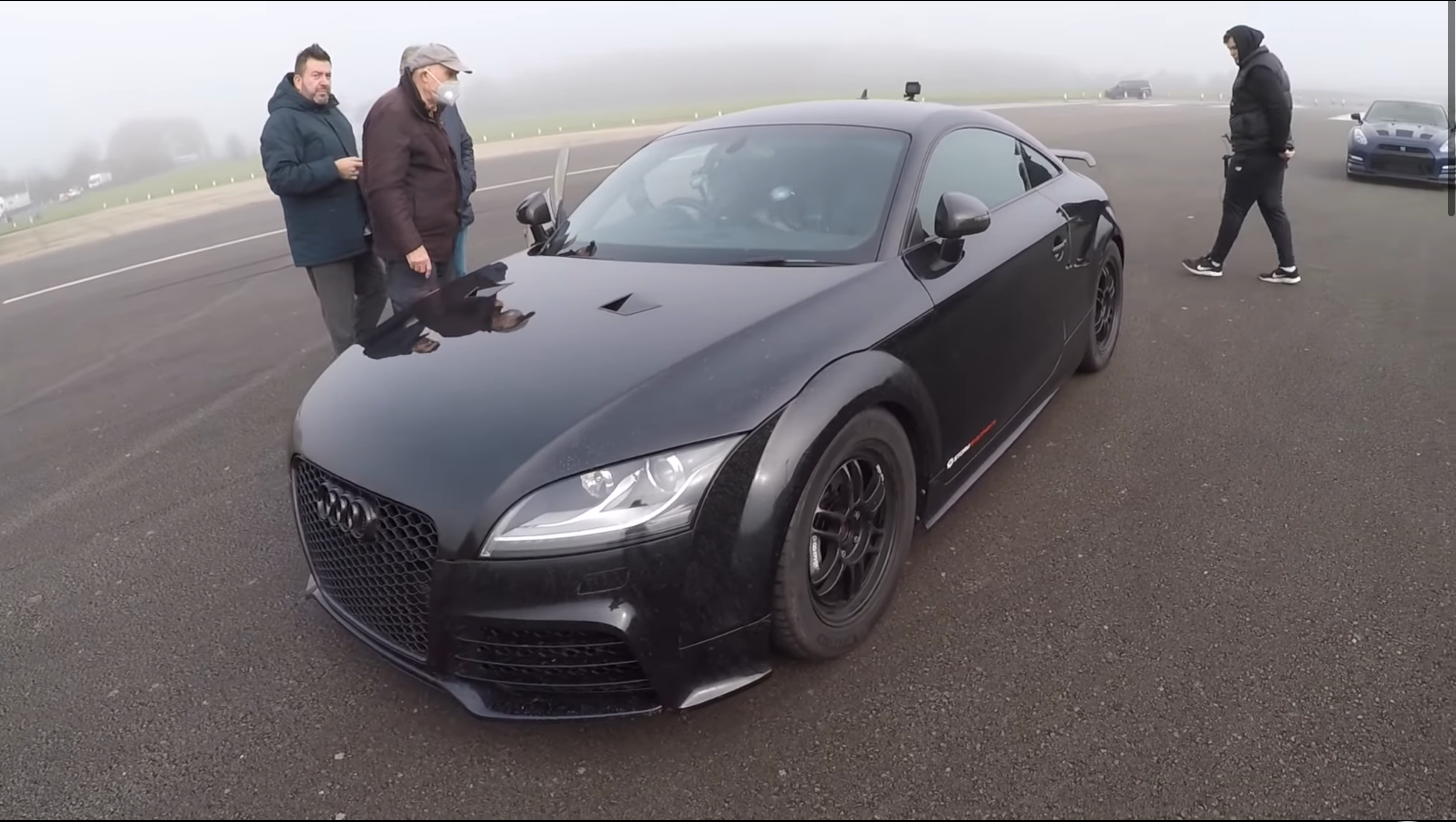 Дивіться на найшвидший Audi TT RS: на ньому їздить пенсіонер (відео)