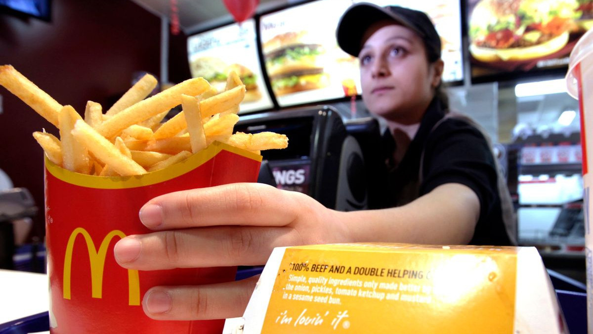 Співробітниця McDonald's розповіла, як отримати безкоштовну їжу - фото 1