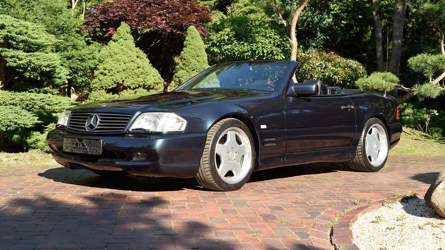 В Україні культовий Mercedes 90-х продають за ціною нового Lamborghini Huracan