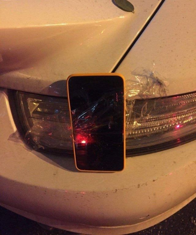 Дівчина оригінально повернула телефон колишньому, спричинивши переполох у Києві - фото 435754