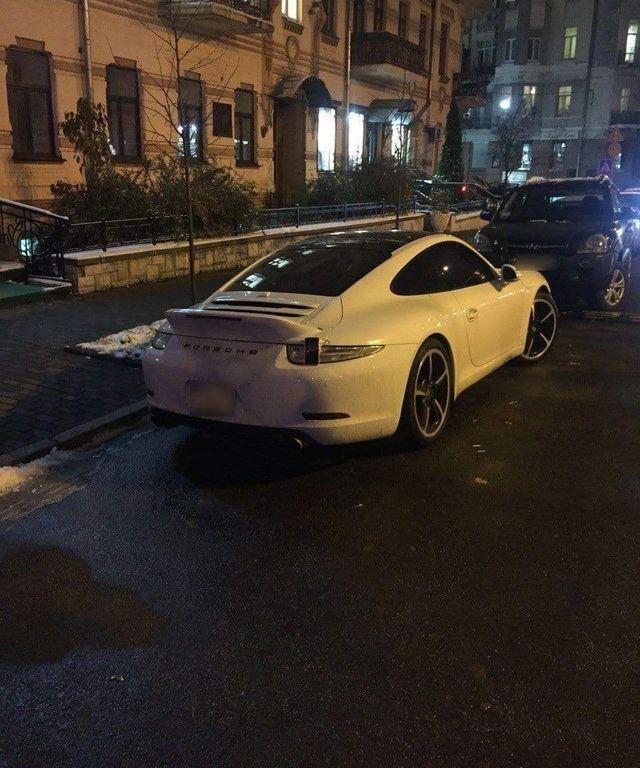 Дівчина оригінально повернула телефон колишньому, спричинивши переполох у Києві - фото 435755