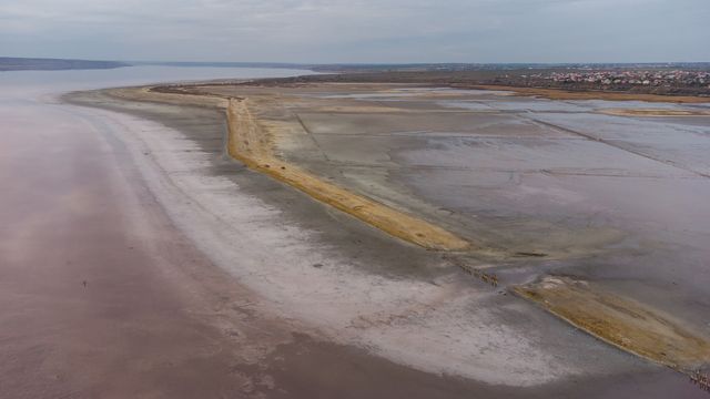 Марсіанські пейзажі в Україні: у мережі з'явилися приголомшливі фото Куяльницького лиману - фото 435760