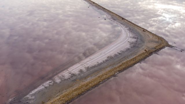 Марсіанські пейзажі в Україні: у мережі з'явилися приголомшливі фото Куяльницького лиману - фото 435768