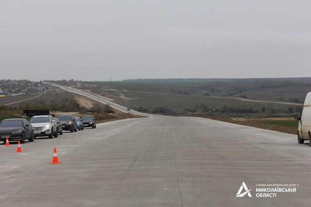 В Україні відкрили автодорогу з товщиною бетонного покриття 26 см - фото 435777