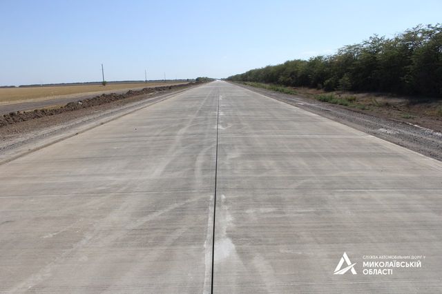 В Україні відкрили автодорогу з товщиною бетонного покриття 26 см - фото 435778