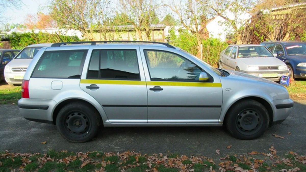 Доглянутий Volkswagen Golf з мільйонним пробігом продають за символічну суму