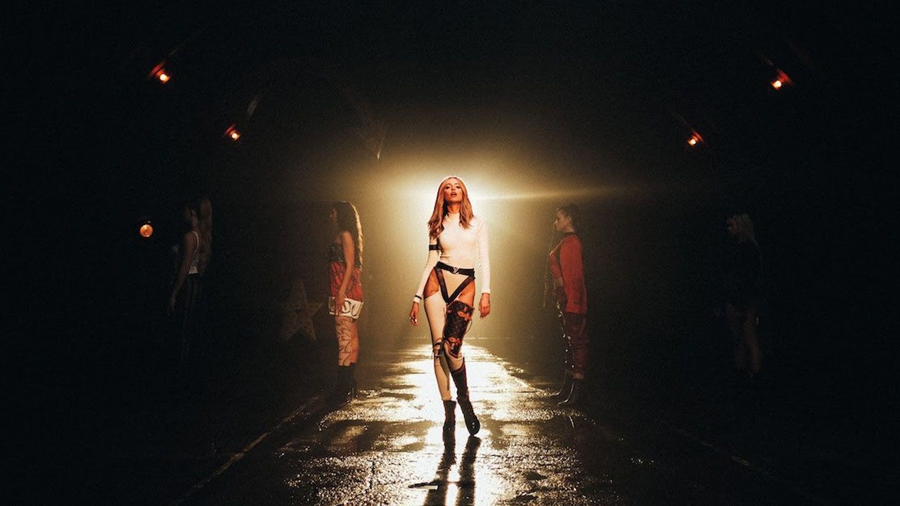 Надя Дорофєєва – Gorit: дивіться відвертий кліп на першу сольну пісню співачки