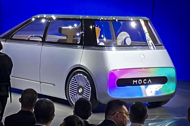 Представлено концепт-кар GAC: футуристичний автомобіль з гігантськими дисплеями - фото 435883