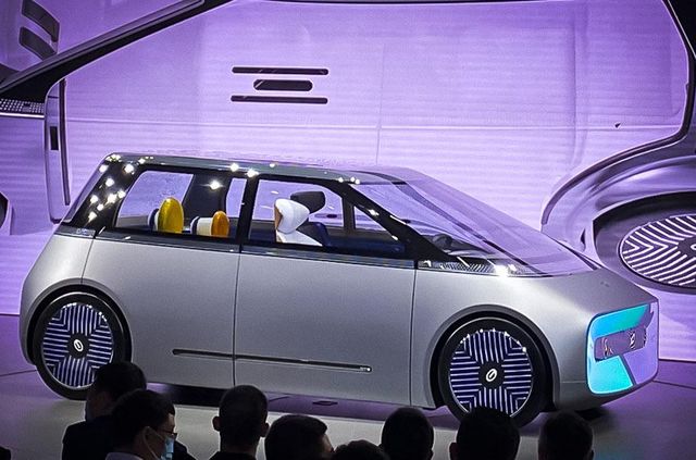 Представлено концепт-кар GAC: футуристичний автомобіль з гігантськими дисплеями - фото 435887