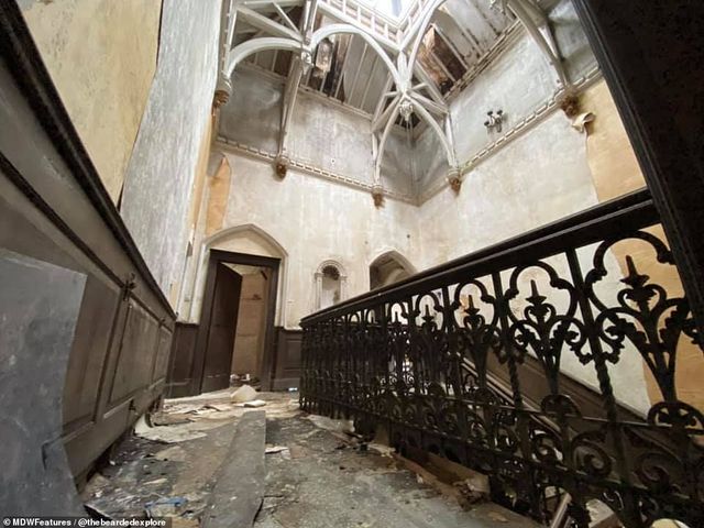 Блогер знайшов на околиці Лондона занедбаний особняк - фото 436083