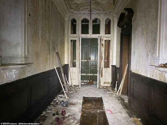 Блогер знайшов на околиці Лондона занедбаний особняк - фото 436087