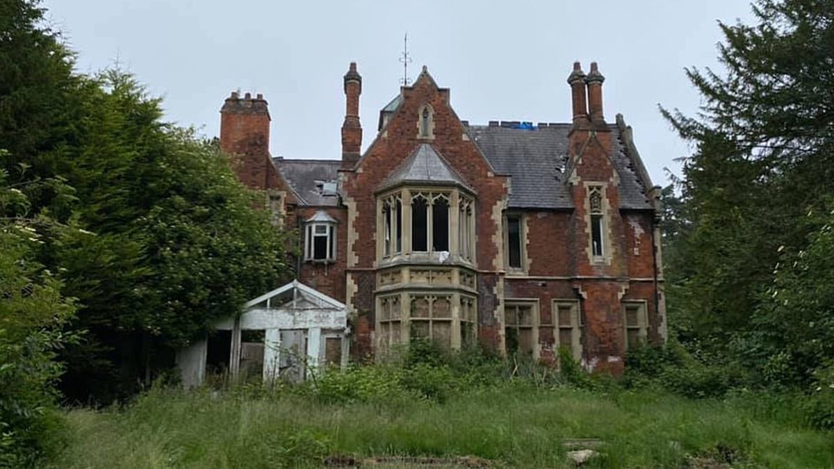 Блогер знайшов на околиці Лондона занедбаний особняк