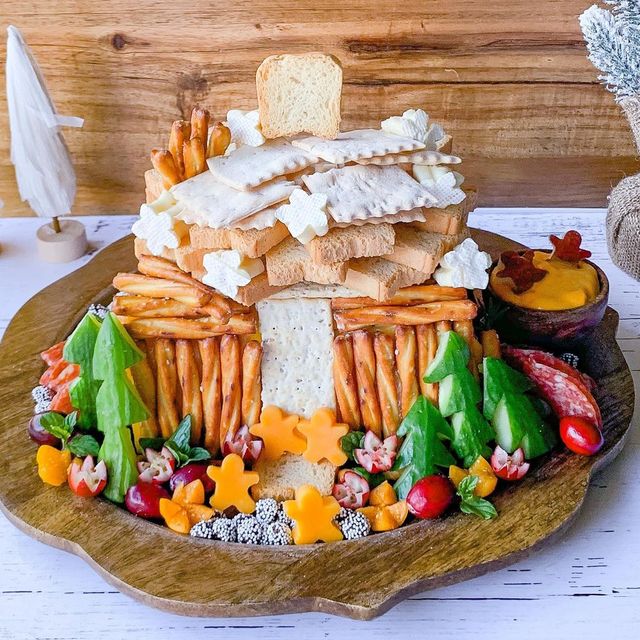 Будиночки з солодощів уже не в тренді – тепер їх роблять з салямі: фото - фото 436130