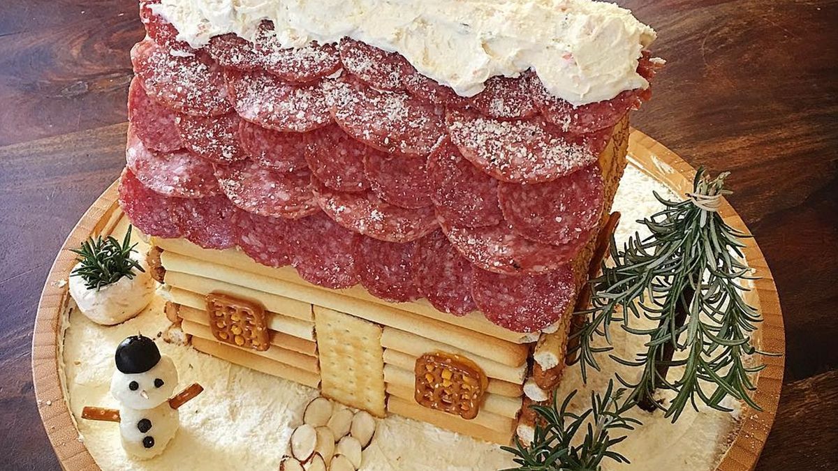 Будиночки з солодощів уже не в тренді – тепер їх роблять з салямі: фото