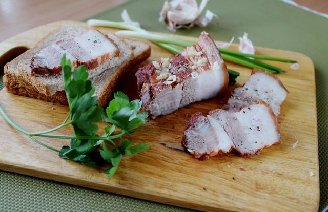 Чому їсти сало на сніданок – корисно - фото 436209