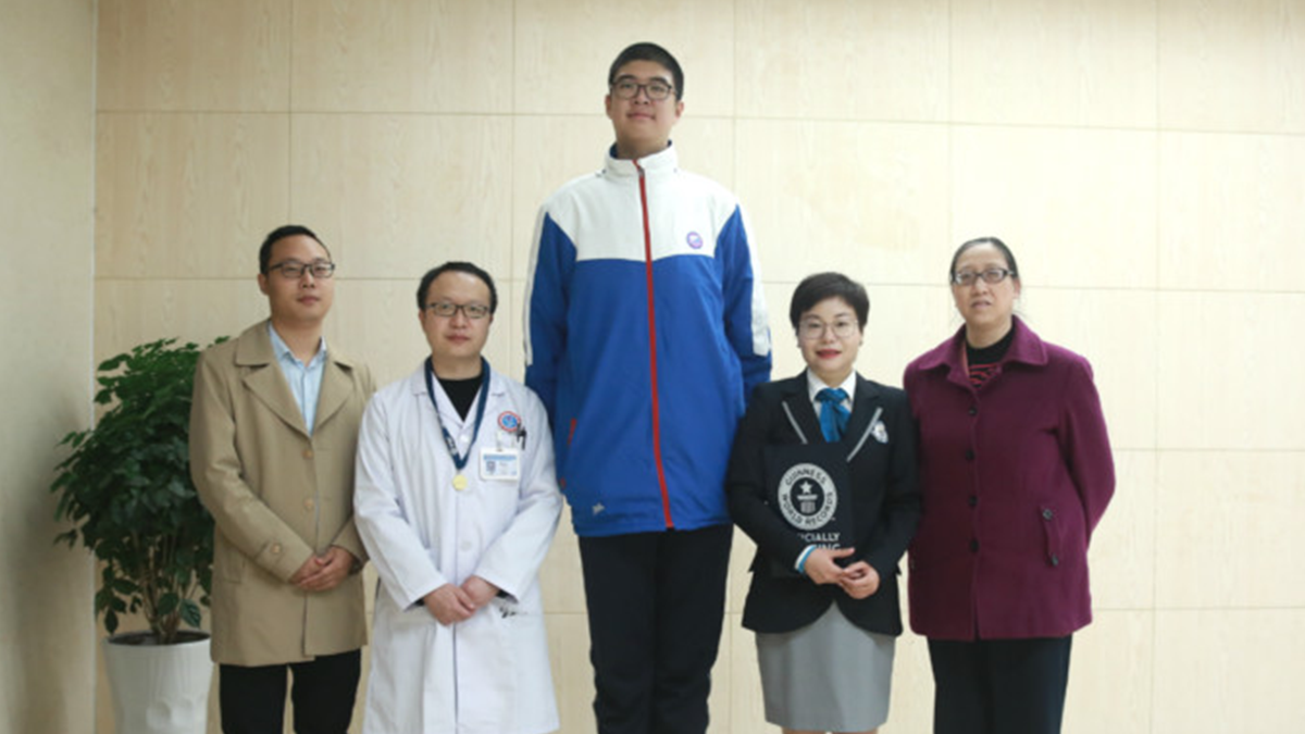 Школяра з Китаю визнали найвищим підлітком на планеті