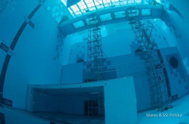 У Польщі відкрили найглибший у світі басейн з підводним готелем: вражаючі фото та відео - фото 436297
