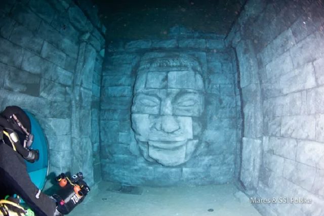 У Польщі відкрили найглибший у світі басейн з підводним готелем: вражаючі фото та відео - фото 436300