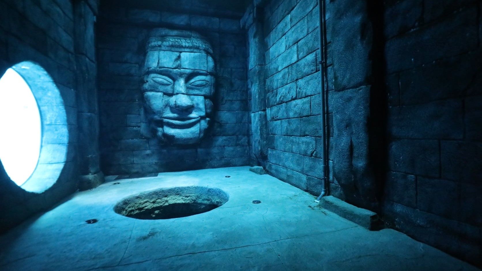 У Польщі відкрили найглибший у світі басейн з підводним готелем: вражаючі фото та відео